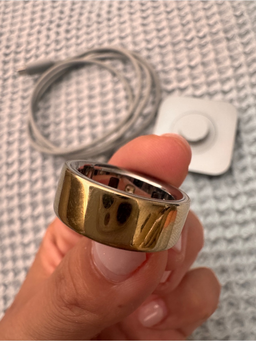 Oura Ring 4 in gold, size 7 (used and loved, comes with original box)